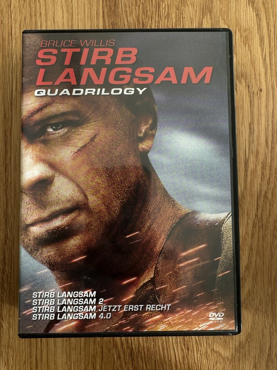 Tutti i DVDs: Stirb Langsam/Die Hard 1-4 DVD Quadrilogy Action – Usato da Muhen venduto da Kusi_