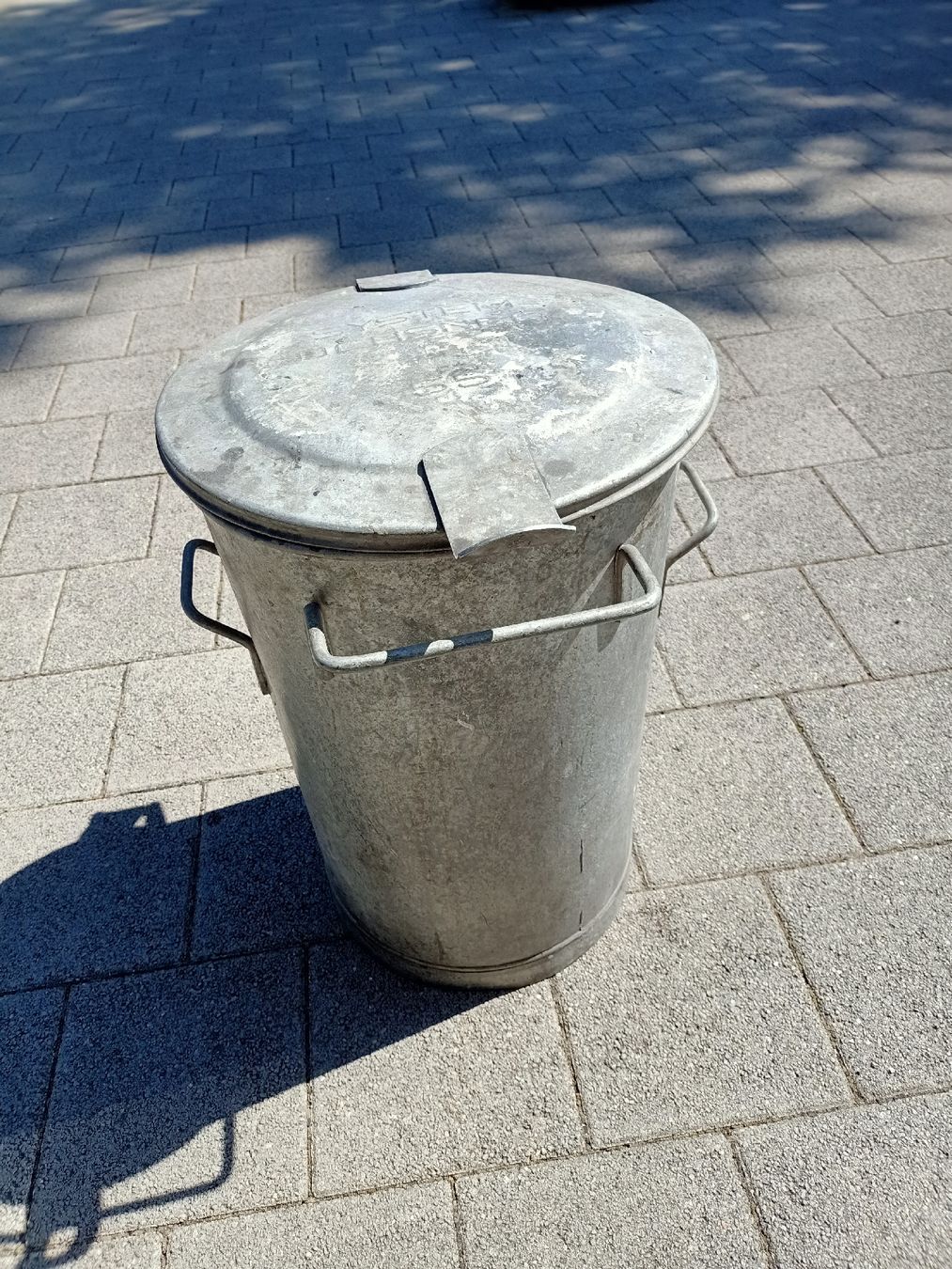 Ochsner Poubelles: Kehrichteimer Metall System Ochsner 55 Liter  – D'occasion à Flamatt par Marpou