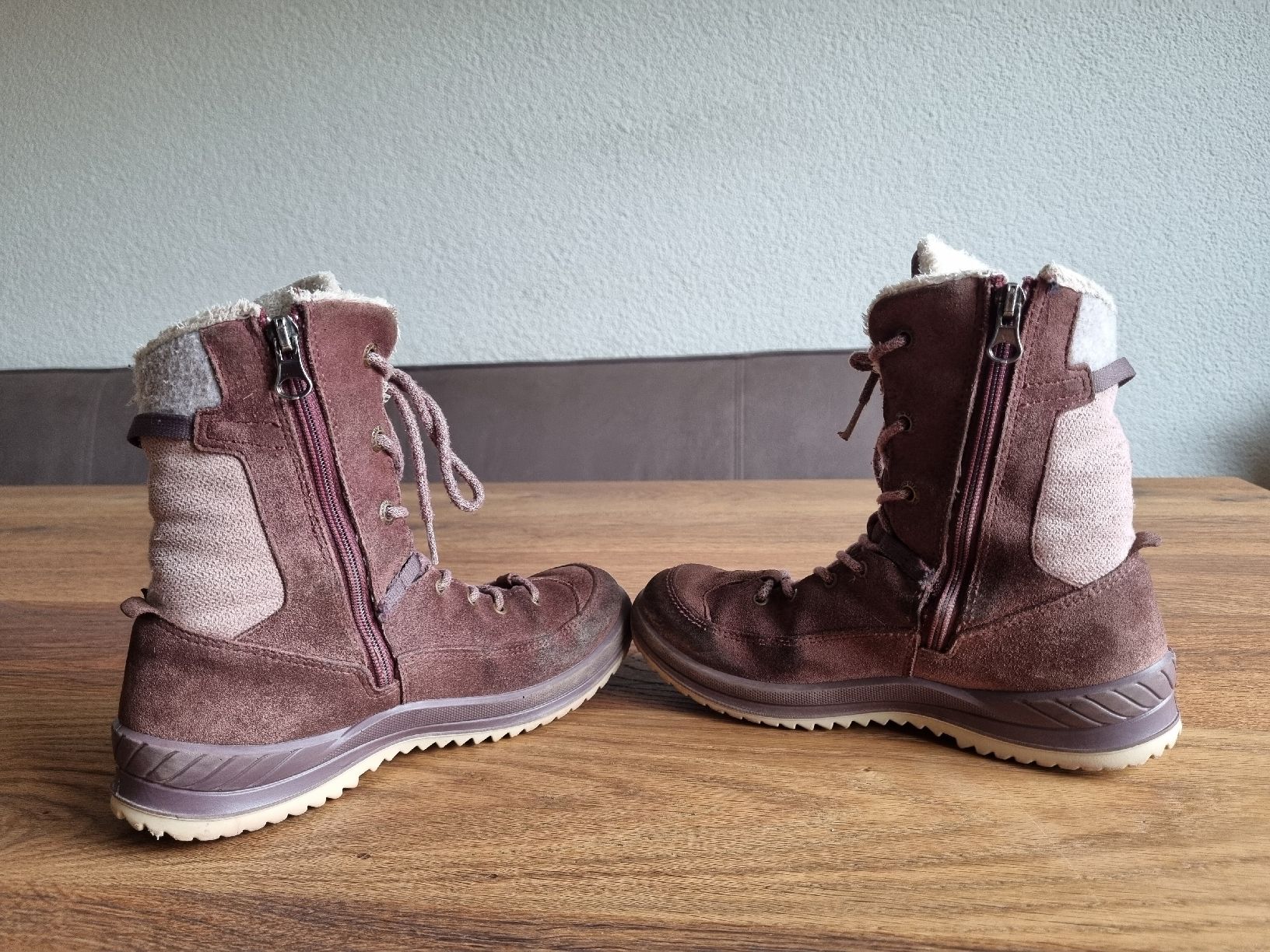 Lowa Scarpe per ragazze: Lowa Winterschuhe Gr. 34 – Usato da Näfels venduto da Phd534 1
