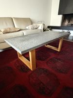 Salontisch mit massiver Steinplatte und Massivholz Unterbau