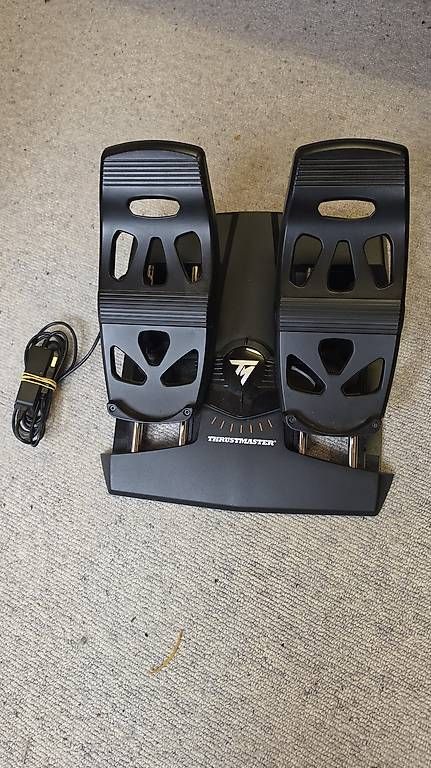 Controller: Thrustmaster TFRP T.Flight Rudder Pedals – Usato da Einsiedeln venduto da Curry0