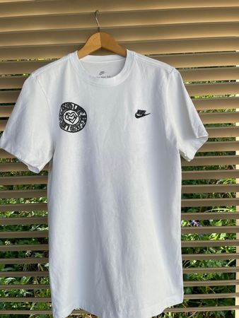 Schulkunstprojekt: Bedrucktes Vintage Nike T-Shirt