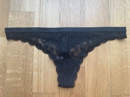 Victoria’s Secret Lace Thong S NEW