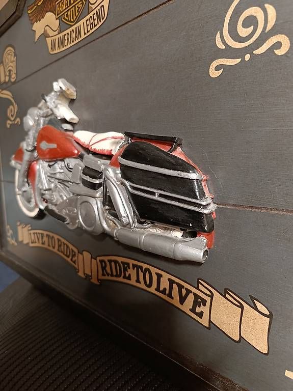 Dipinti: Harley Davidson Relief-Holzbild – Usato da Zürich venduto da Clutterfree 1