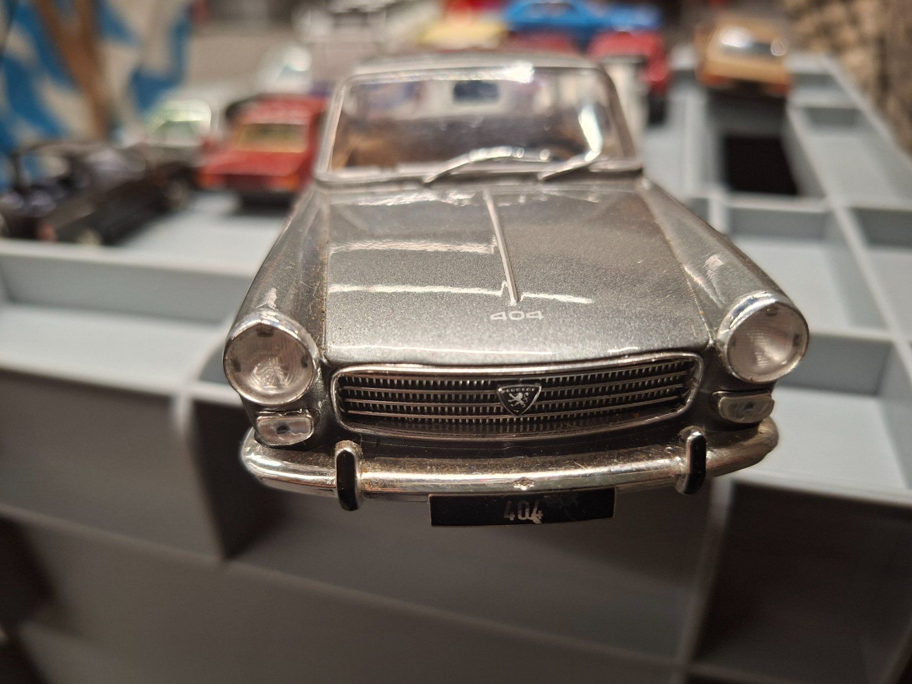 Peugeot Modellini d'auto: Peugeot 404 1:24 Modellauto – Usato da Balsthal venduto da redcarpet 3