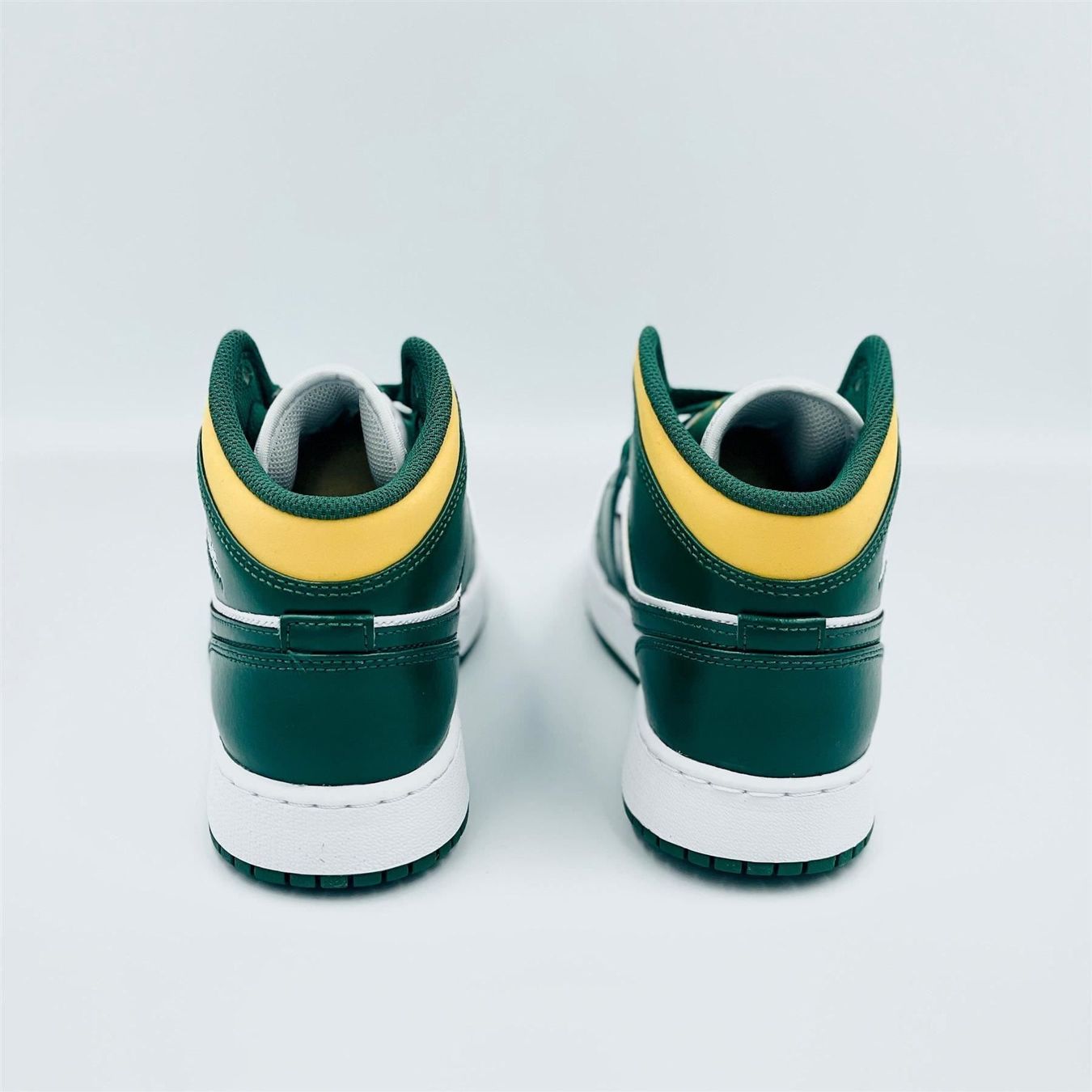 Jordan Scarpe da donna: Nike Air Jordan 1 Mid Sonics EU 36.5 – Nuovo e nell'imballaggio originale da Erlinsbach venduto da sasneakers 4