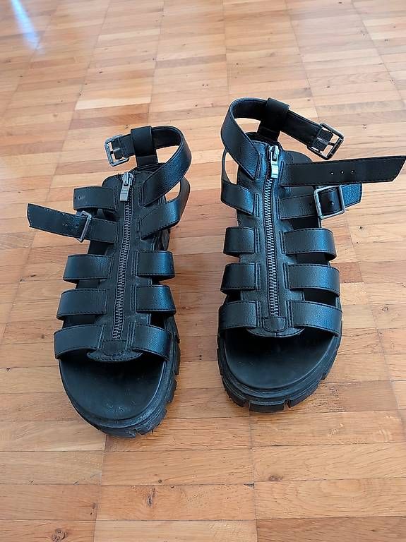 Scarpe da donna: Sandaletten schwarz Gr.39  – Usato da Kreuzlingen venduto da si_ho