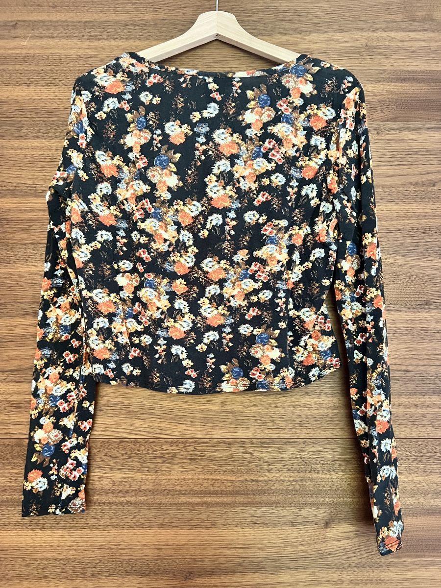Monki T-shirt: Crop Shirt, Grösse M, Blumenmuster, – Usato da Zürich venduto da len_2rmp 1