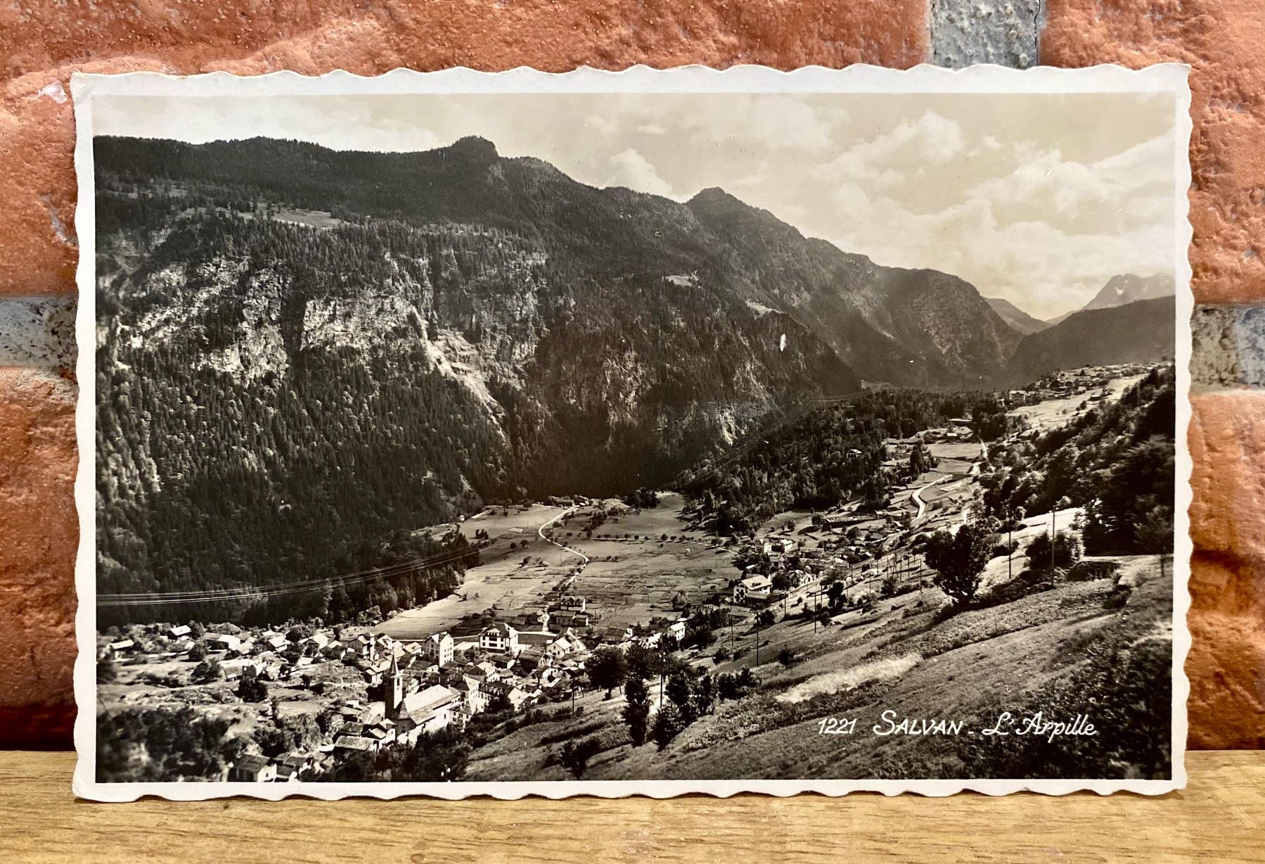 Cartoline postali: Salvan L'Arpille mit Kirche & Bergen – Usato da Root venduto da ENGLAND-TREASURES