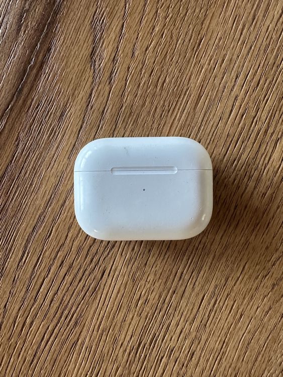 1 Apple Airpod Pro (R) 4