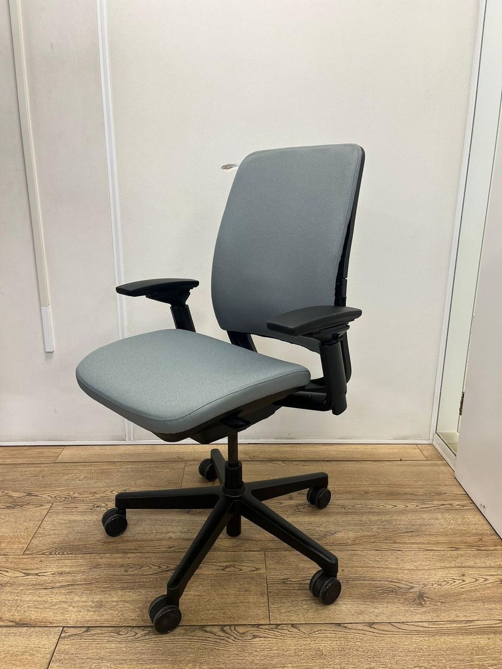 Steelcase Sedie: Steelcase Amia Grau – Usato da Purmerend venduto da Offeco 1