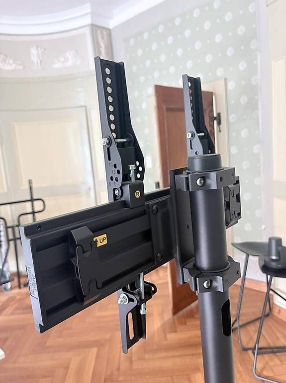 Wandhalterungen: TV-Ständer, massiv, Multibrackets – Gebraucht aus Bern von Kmm 2
