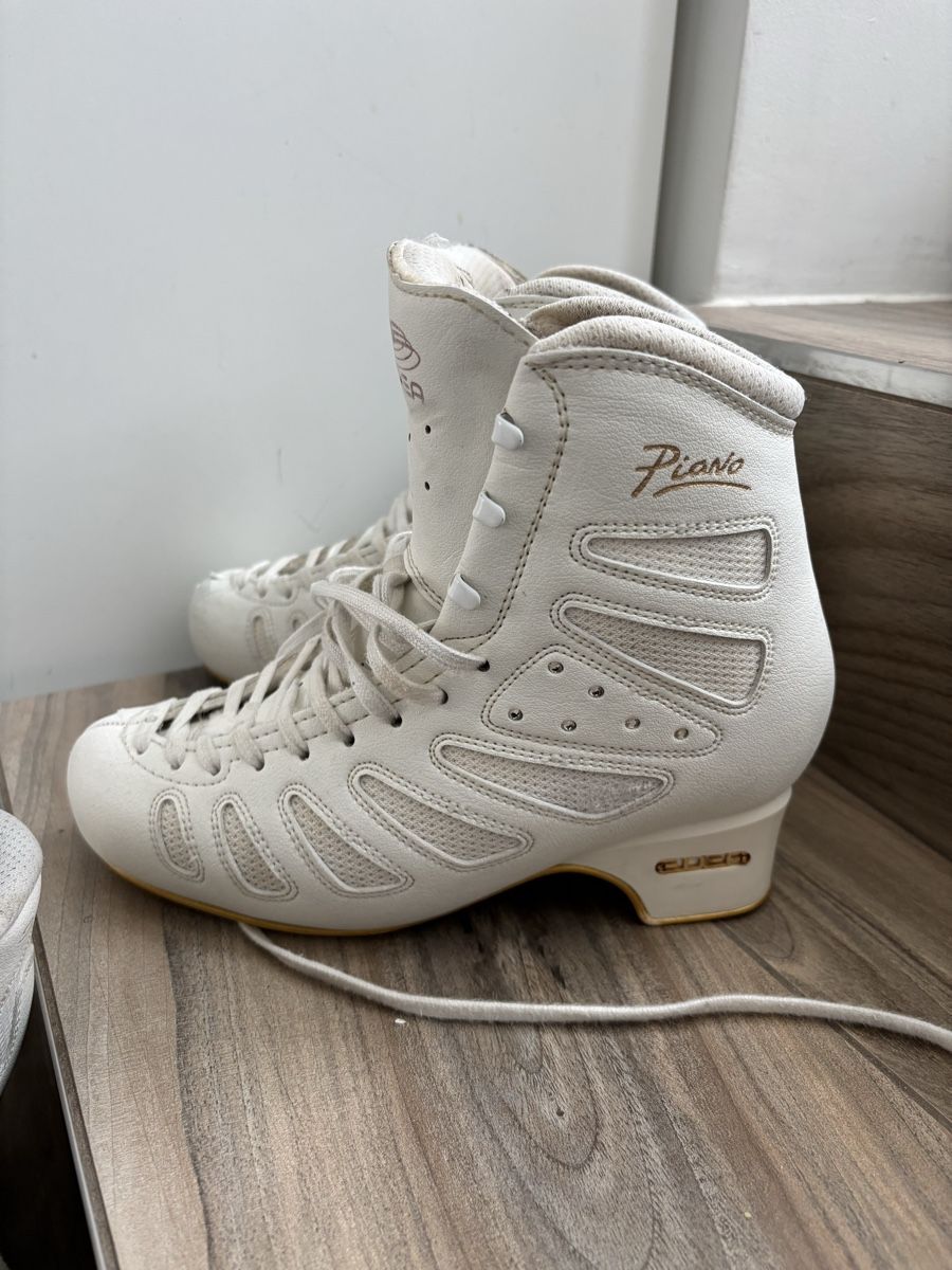 Edea Pattini da ghiaccio: Edea Piano Eiskunstlaufschuhe, Gr. 250B – Usato da Dielsdorf venduto da ncgarasi 1