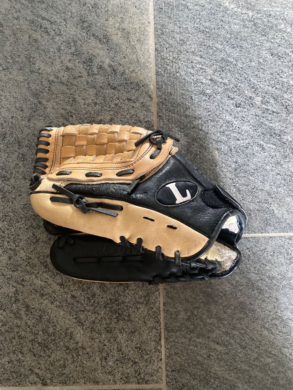 Handschuhe & Handstulpen: Baseball Handschuh – Gebraucht aus Kriens von draussen-zu-hause