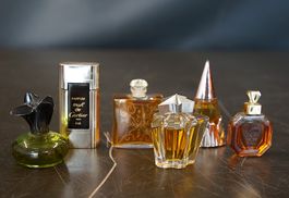 Konvolut Vintage Parfums& Miniaturen- Cartier, Hermés u.a.