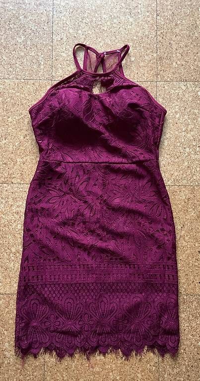 Kleider: Festkleid dunkelrot Grösse XS  – Gebraucht aus Bern von RamonaSteiner