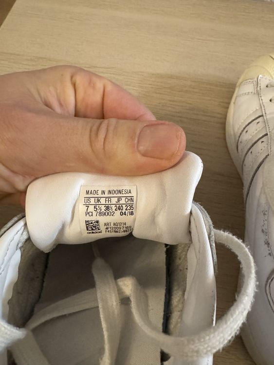Adidas Scarpe da uomo: Baskets Adidas Superstar blanches pointure 38,5 – Usato da Lausanne venduto da Michel_Ozcan 3