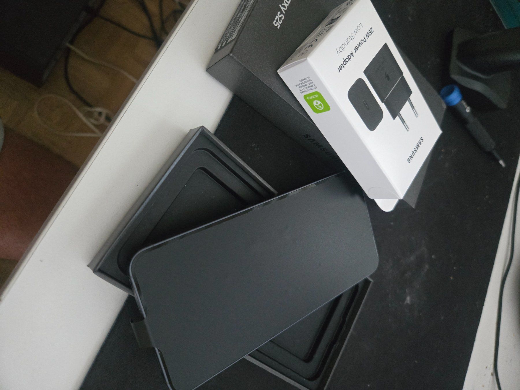 Samsung Portables: samsung s25 neuf – Neuf avec emballage d'origine à Les avanchets par sleazymack90