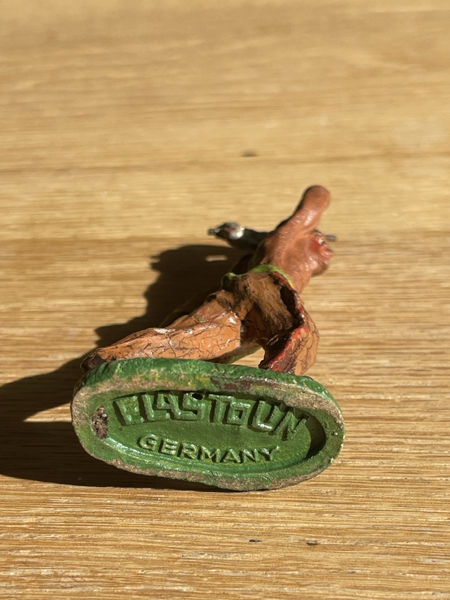 Elastolin Giocattoli: Elastolin Indianer Figur mit Axt und Schild bemalt – Usato da Basel venduto da torthum 2