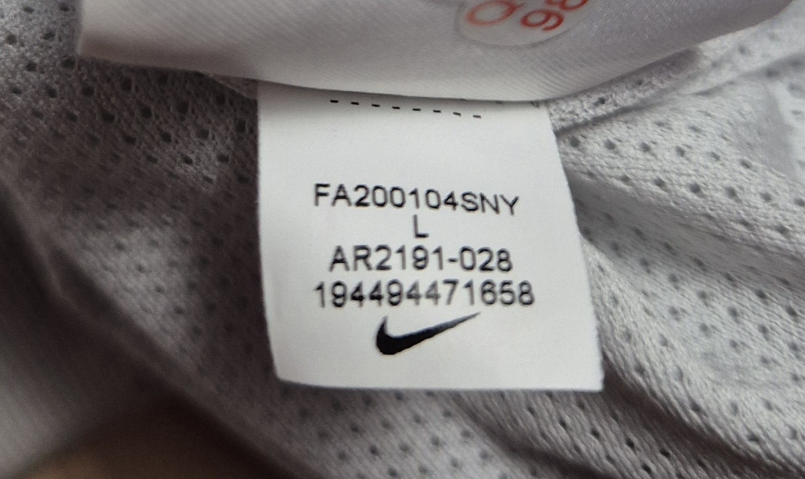 Nike Giacche: Rare Nike Windrunner Heritage Jacke Grösse L – Nuovo (secondo la descrizione) da St. Gallen venduto da CaliSunshine 4