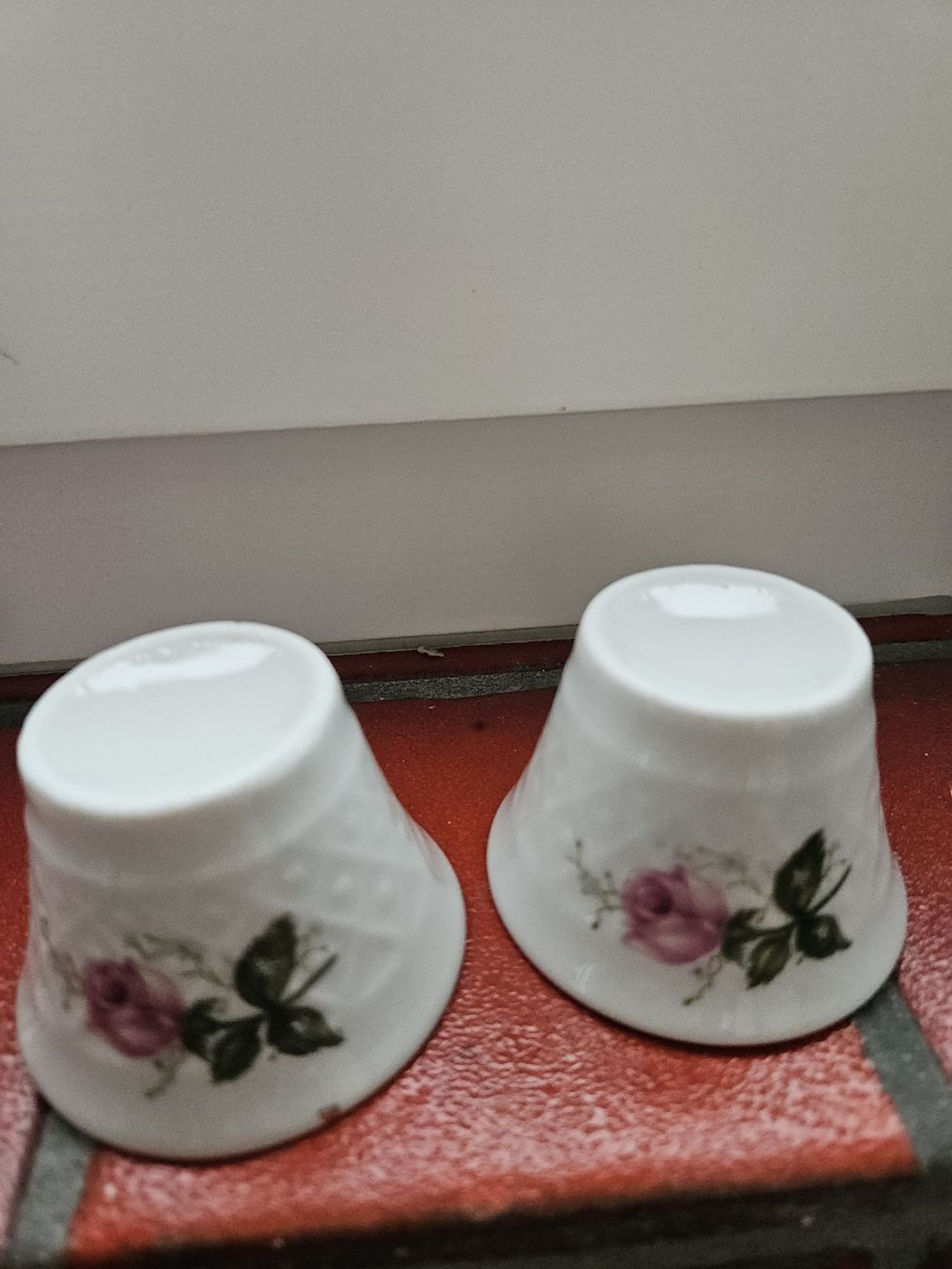 Altre Stoviglie: 2er Set Eierbecher mit Rosenmotiv, Vintage  – Usato da Urdorf venduto da Colina 4
