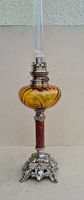 Alte Petroleumlampe mit Bernsteinglas um 1900 versilbert