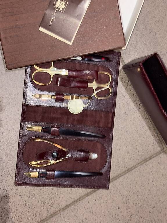 PC: ensemble de manucure vintage haut de gamme  – Nuovo e nell'imballaggio originale da La Chaux-de-Fonds venduto da reg_yw68 3