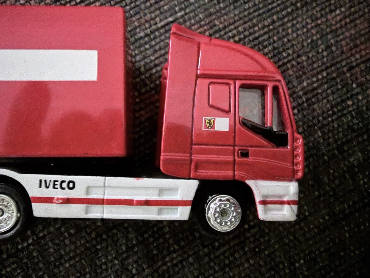 Kit di modellismo & Modellini statici: Camion SCUDERIA FERRARI rouge – Nuovo (secondo la descrizione) da Courgevaux venduto da auxtrouvailles 2