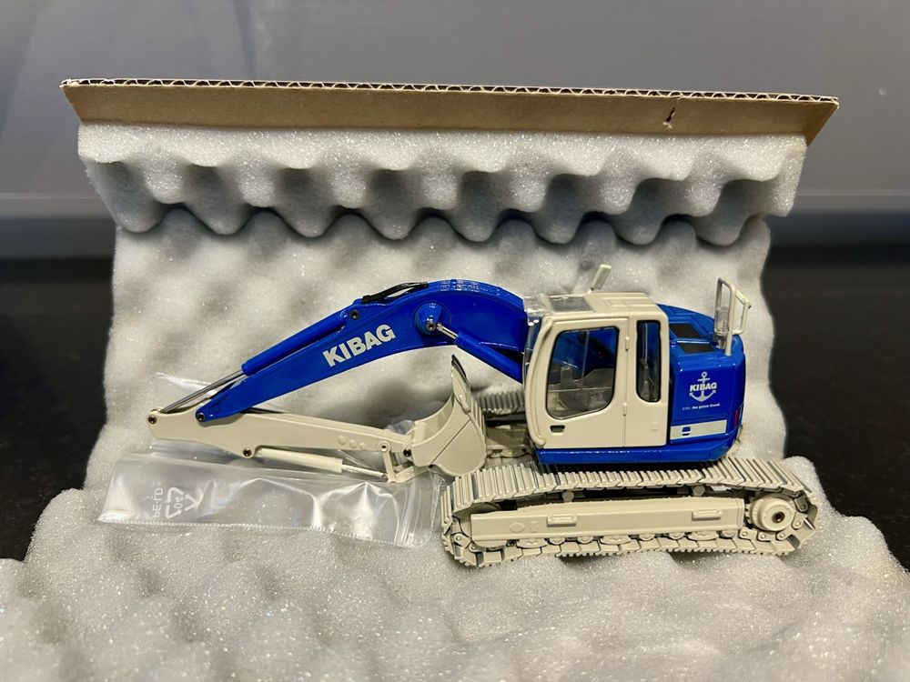 2922/0 Liebherr 1:50, R 924 Compact mit Tieflöffel und Metallketten, Conrad
