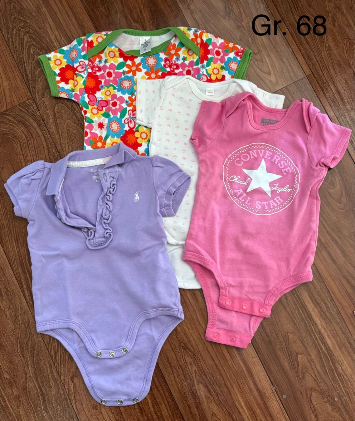Lotti & Set di vestiti: Kurzarmbodys – Usato da Oberiberg venduto da mon_q7c2