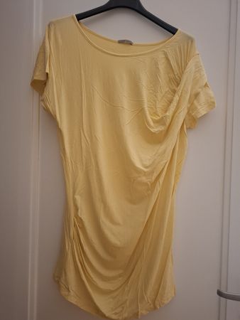 T-shirt lunga gialla intimissimi estiva con drappeggio tagli