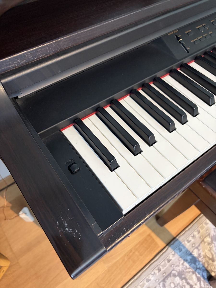 Yamaha Strumenti musicali: Yamaha E-Piano CLP-811 – Usato da Oberuzwil venduto da Streetbuskerl 2