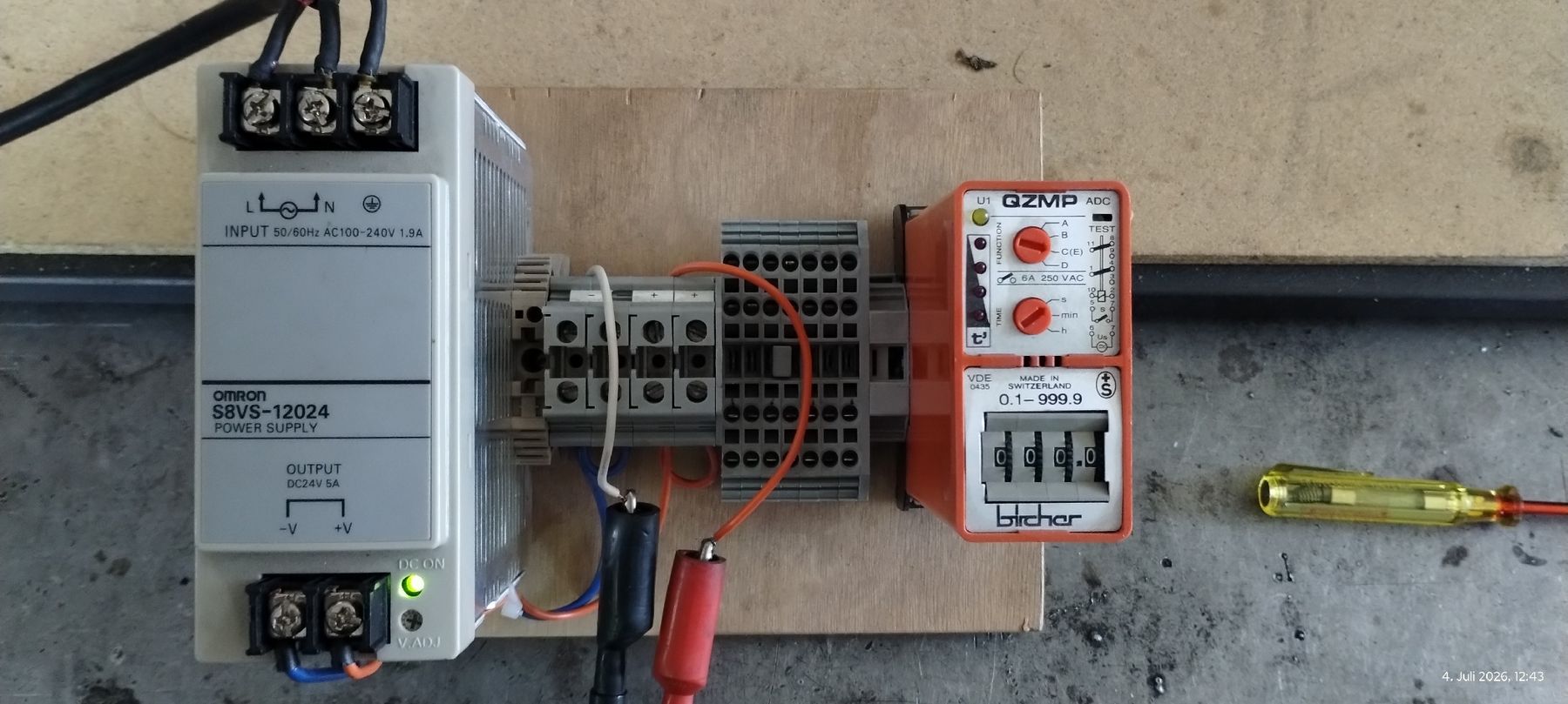 Omron Componenti elettronici: Netzteil Omron 24V, mit Zeitrelais Bircher, getestet  – Usato da Wil ZH venduto da deurchig