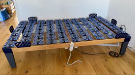 Bett elektrisch mit Tellerlattenrost