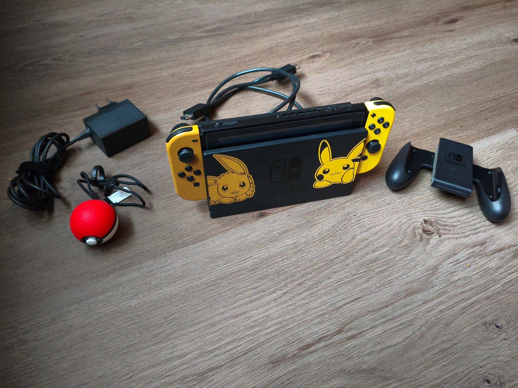 Nintendo Console: Nintendo Switch Pikachu & Evoli Edition! – Usato da Rotkreuz venduto da FinalFlash