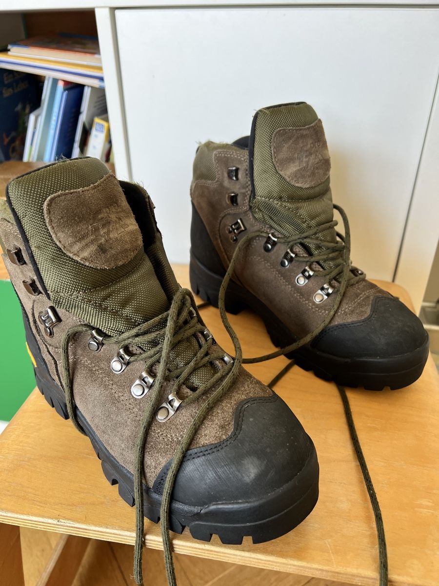 Scarpe da uomo: Robuste Leder Wanderstiefel mit dicker Sohle – Nuovo e nell'imballaggio originale da Basel venduto da Kasodra 2