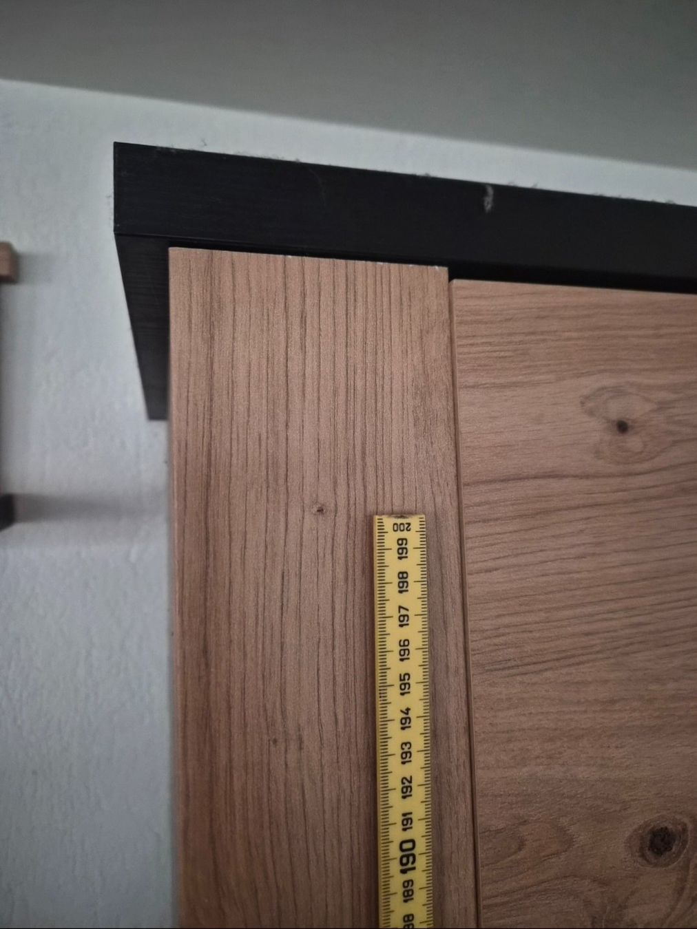 Armadi: Schmaler schicker schrank – Usato da Bassersdorf venduto da tanialevin15 5