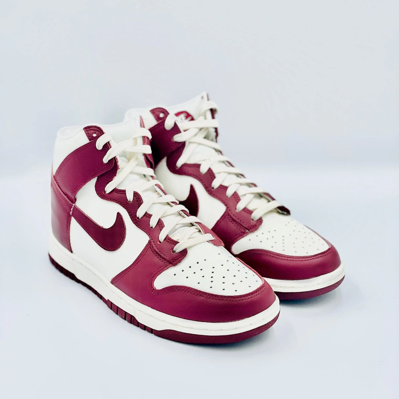 Nike Damenschuhe: Nike Dunk High Sail Team Red EU 38 – Neu und originalverpackt aus Erlinsbach von sasneakers