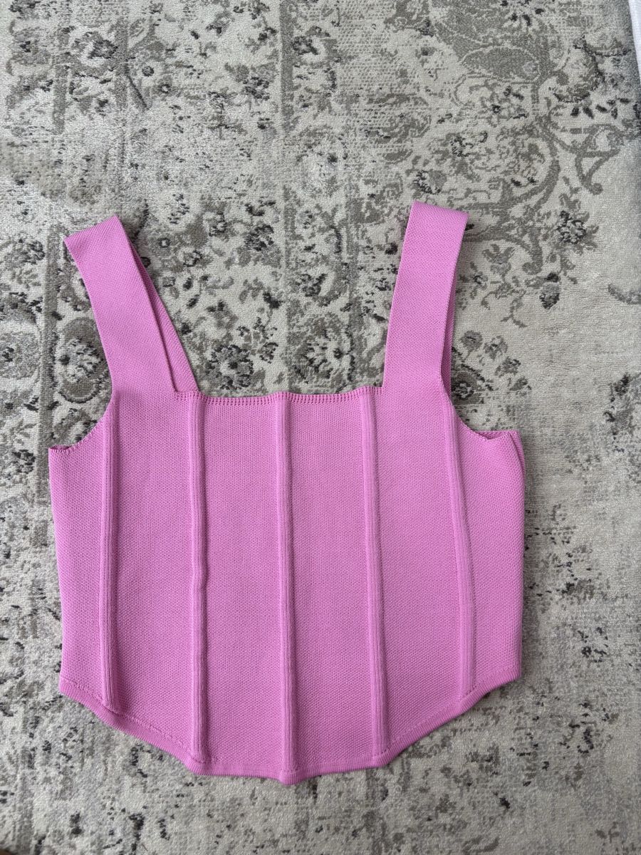 Top: NEW - Pink Crop Top NP: 35.- – Nuovo (secondo la descrizione) da Horgen venduto da lme_8kj7
