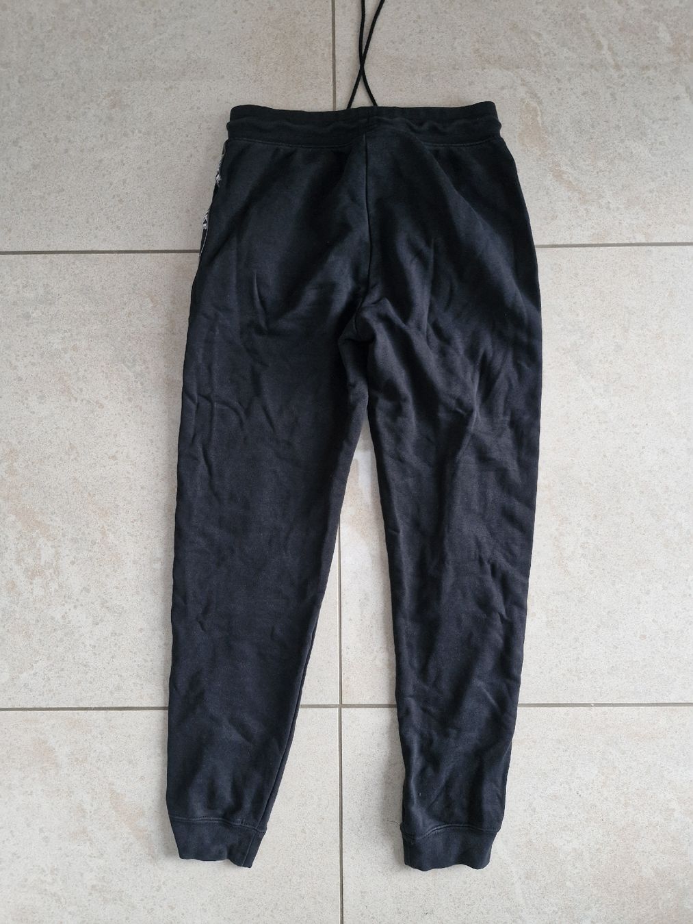 Nike Pantaloni: Nike Jogginghose schwarz - Grösse S – Usato da Balterswil venduto da and_72wd 3