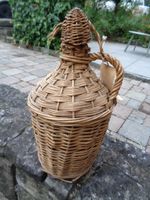 Schöne alte Korbflasche grüner massiver Flasche Bauernhof