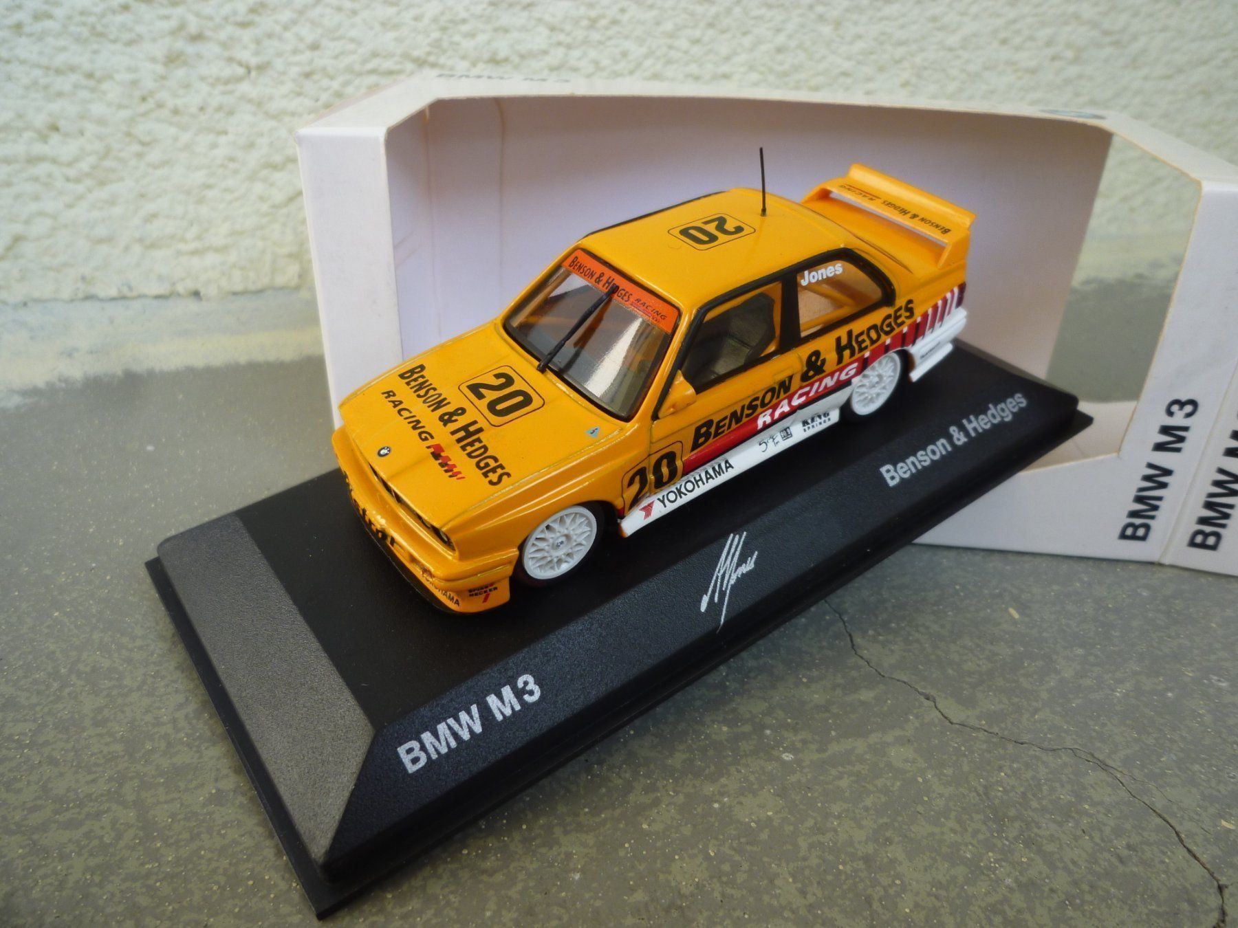 BMW Modellini d'auto: BMW M3 (E30) Benson&Hedges – Nuovo e nell'imballaggio originale da Flawil venduto da Imperiosud 1
