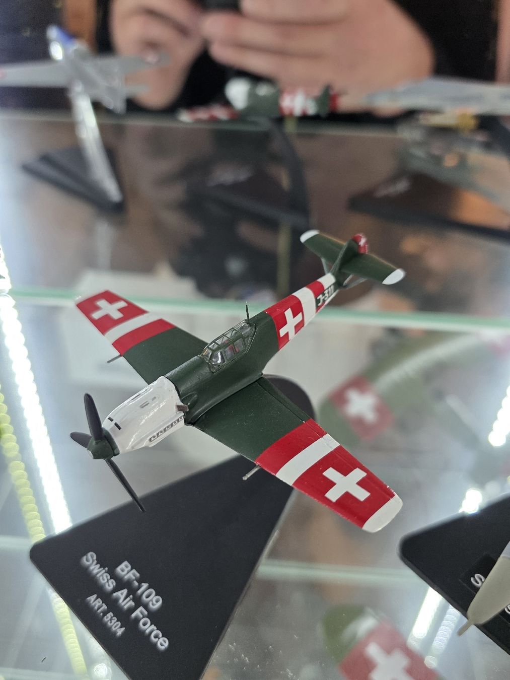 Swiss Kits de montage: BF 109 swiss 1:100 – Neuf avec emballage d'origine à Lentigny par kev_j2xf