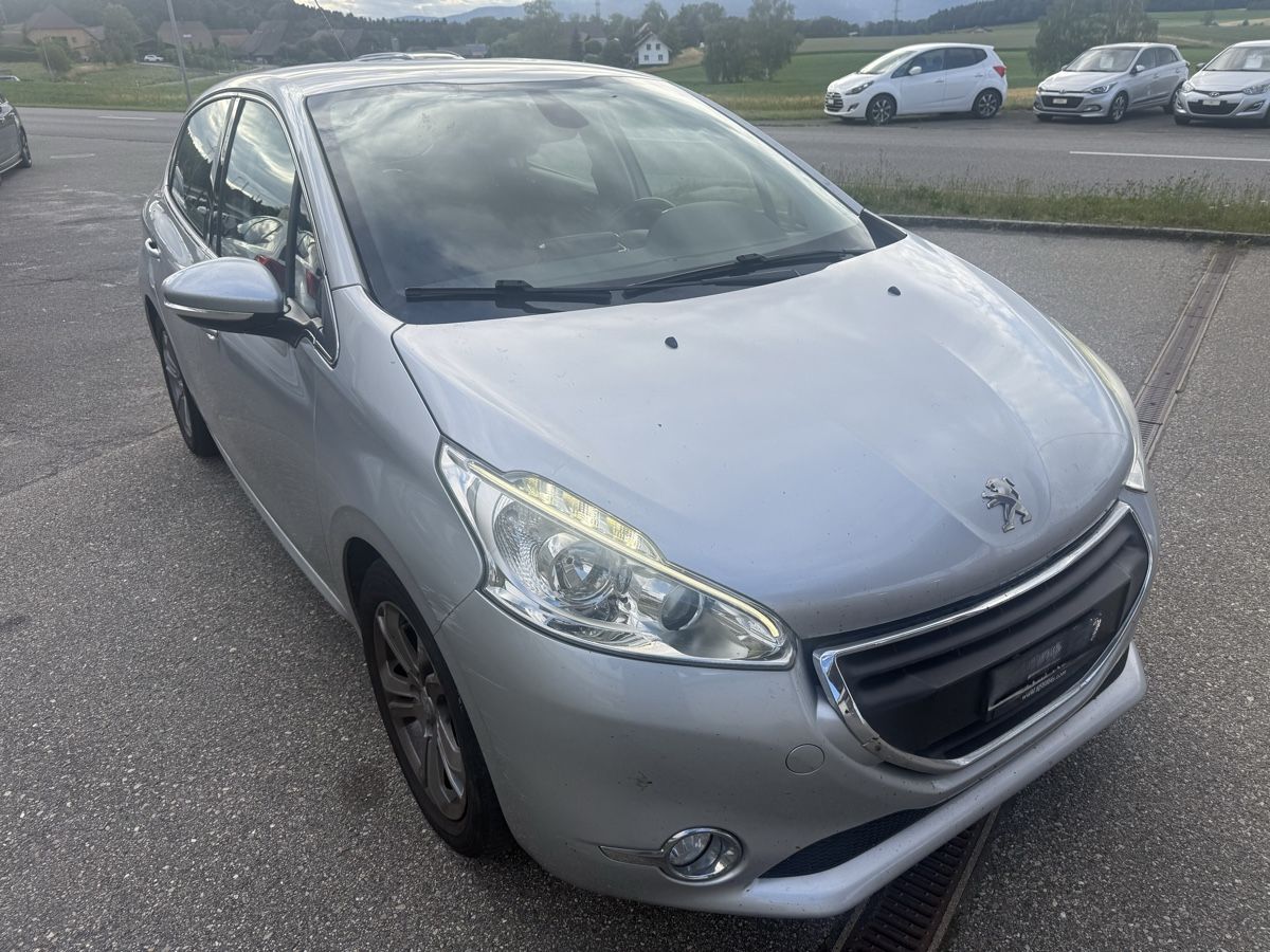 Peugeot Automobili: Peugeot 208 1.2  – Usato da Thun venduto da Nicks_Automobile 1