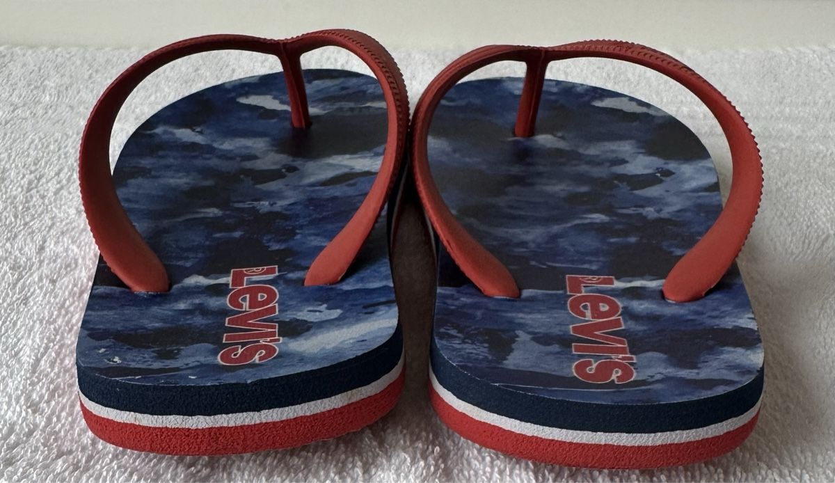 Levi's Scarpe per ragazzi: Infradito Levi’s – Usato da Castel San Pietro venduto da Moregi 8