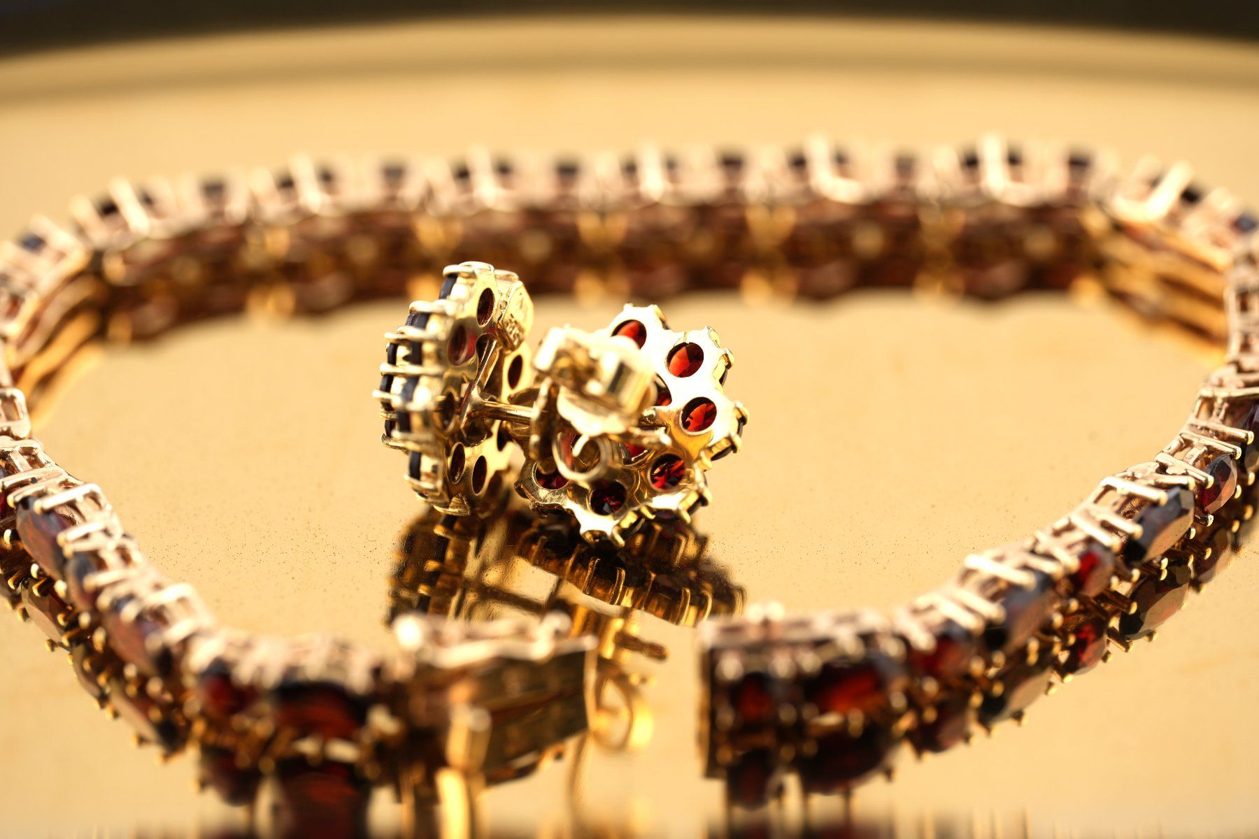 Armbänder & -reifen: Goldschmuckset 14K Granat Steinen – Gebraucht aus Basel von Vip24 2