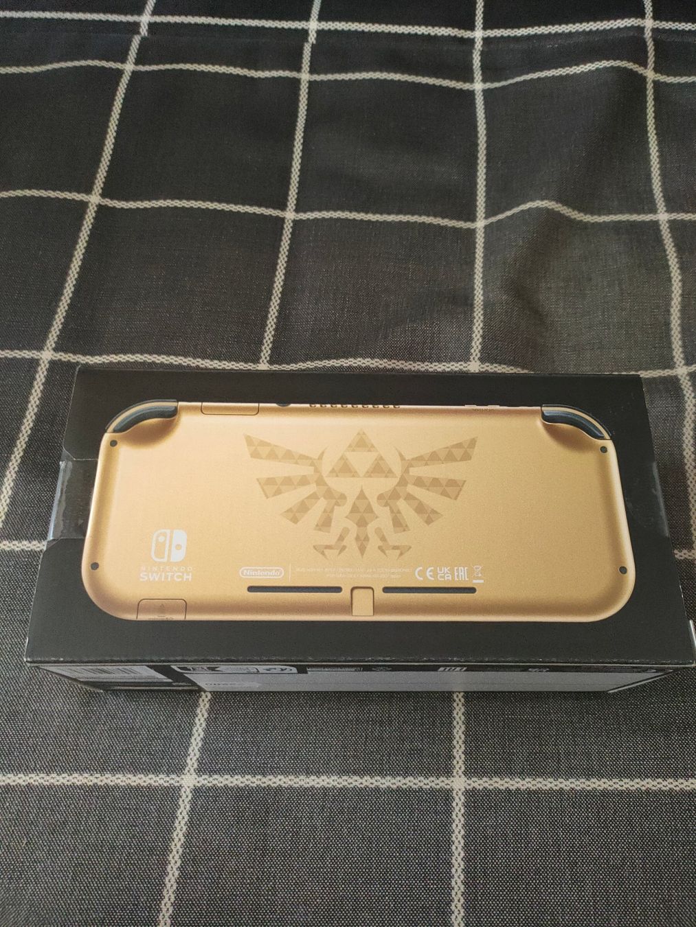 Nintendo Konsolen: Nintendo Switch Lite Hyrule Edition neuwertig – Neu und originalverpackt aus Zürich von Henshin623 1