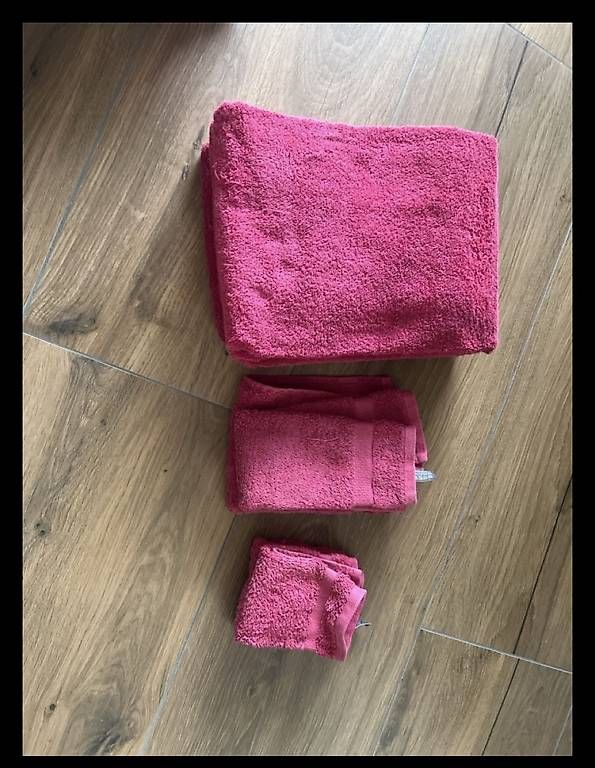 Serviettes de bain: Pinke Frotteewäsche – D'occasion à Uzwil par sab_nhc7 1