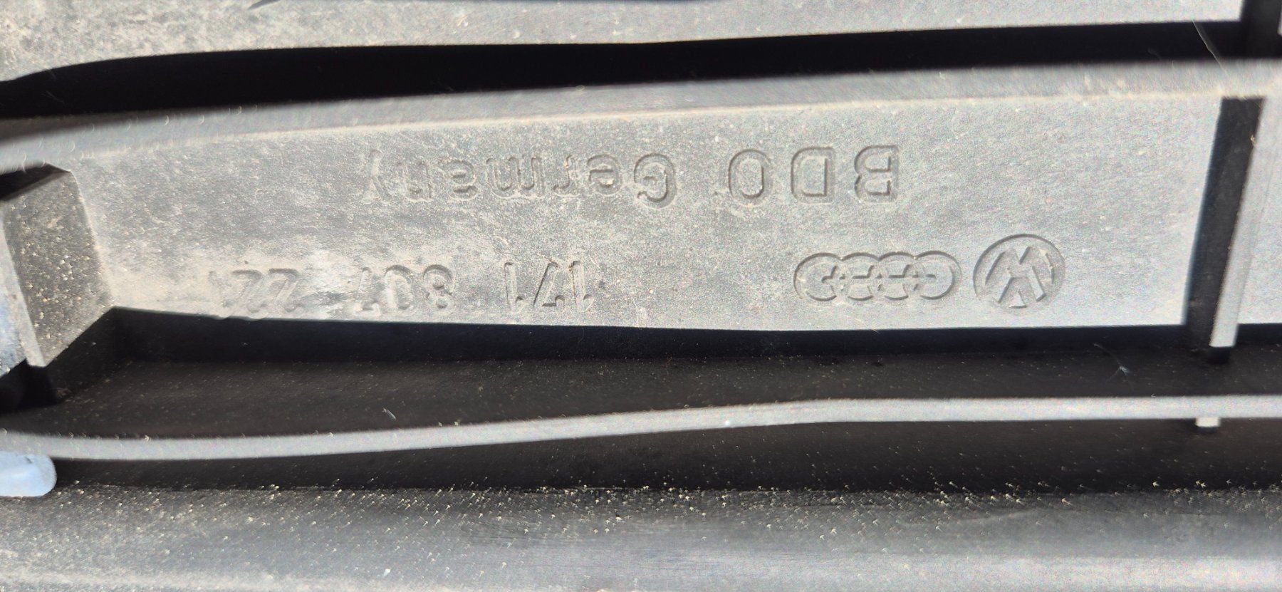 Volkswagen Alle Autoersatzteile: Golf 1 GTI Stossstangen Haut vorne, original. – Gebraucht aus Riggisberg von Mahali04 6