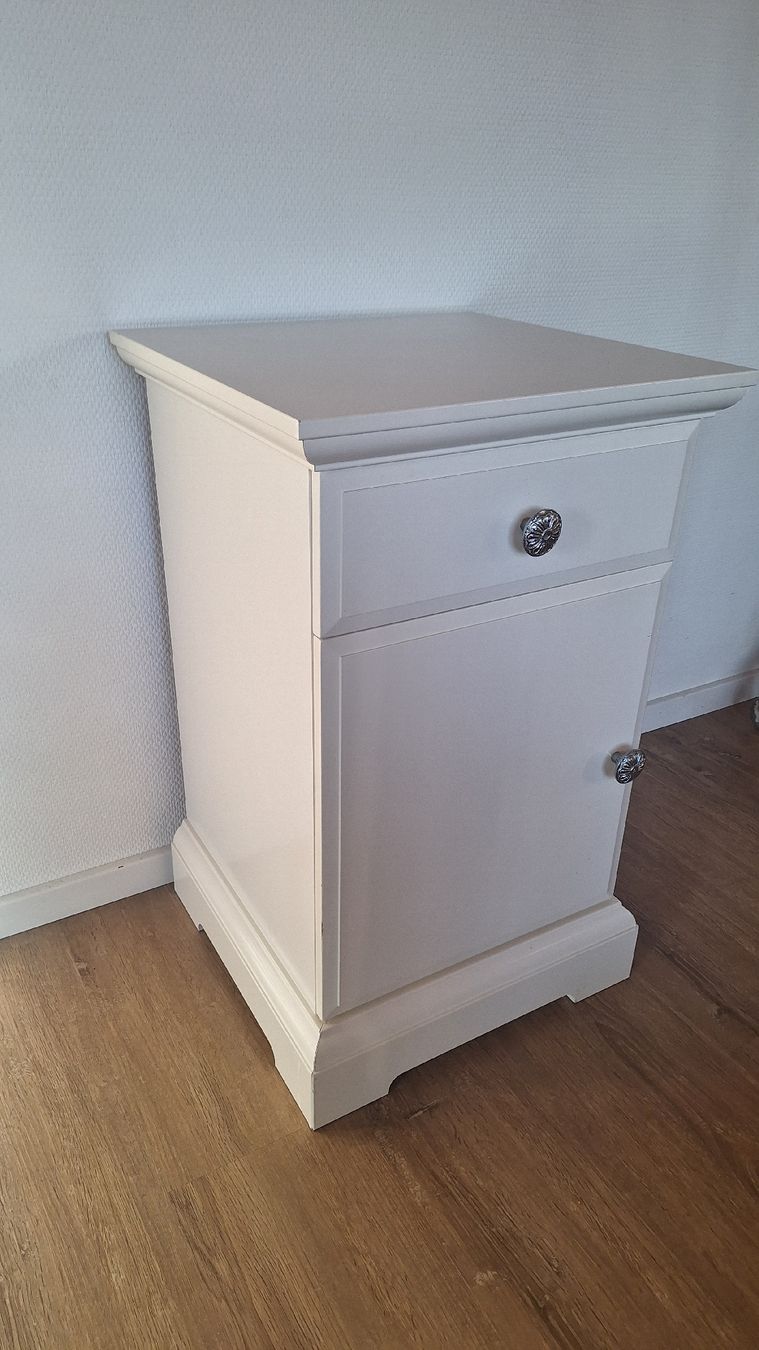 Comodini: Nachttisch Birkeland IKEA – Usato da Giswil venduto da Leni.M01 1